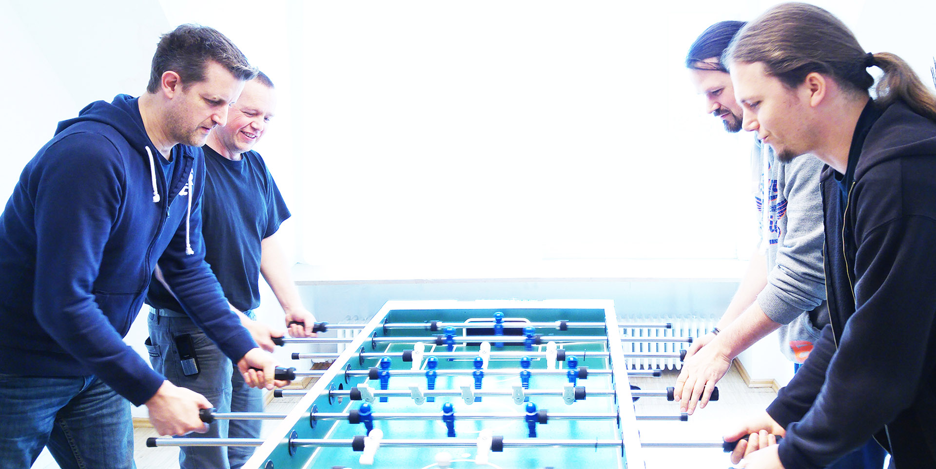 B2B E Business Team Kicker ICONPARC